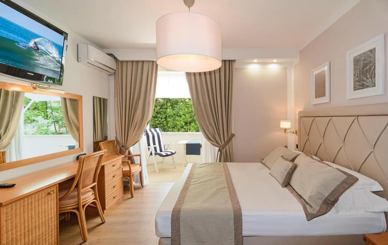 Raffaelli Park Hotel Форте-деи-Марми 4*,